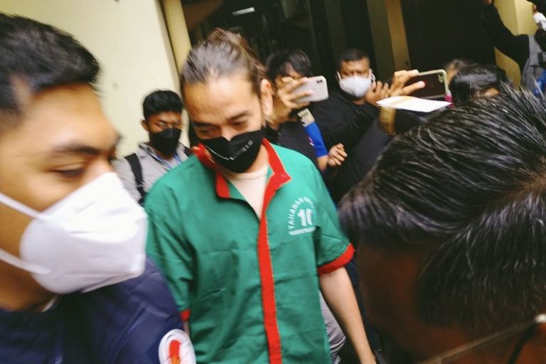 Jalani Tes Kesehatan, Vokalis Band Sisitipsi Ditangkap atas Kasus Narkotika