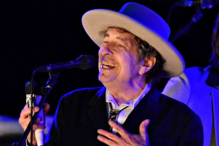 Rilis Buku, Bob Dylan Tulis Keahlian Menulis Lagu