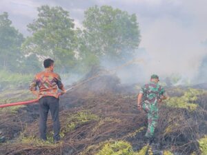 Tinjau Langsung Kebakaran Lahan, Walikota Pontianak: Kami Sedang Mencari Pelaku Pembakar