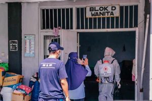 Napi dan Petugas Sempat Terpapar, PMI Jember Sterilisasi Lapas dengan Disinfektan