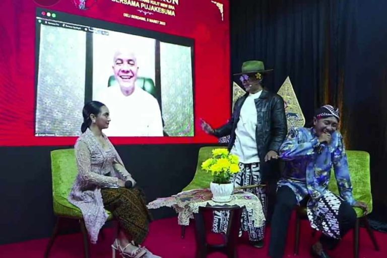 Mendadak Dalang, Ganjar Sampaikan Pesan Kerukunan pada Pujakesuma