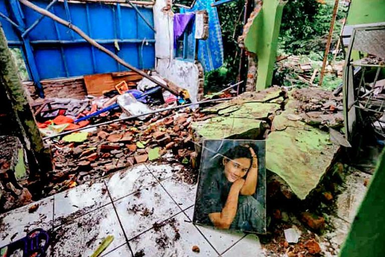 Akibat Pergerakan Tanah, Enam Rumah di Kabupaten Cirebon Rusak Parah
