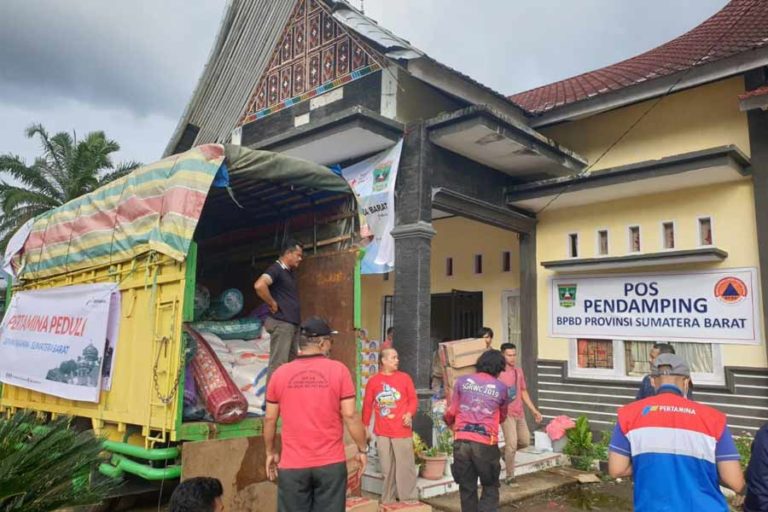 Subholding Upstream Regional Sumatera Zona 1 Salurkan Bantuan pada Korban Gempa Pasaman