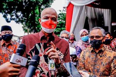 Ganjar Sambut Baik Rencana Pemerintah Bebaskan Syarat Antigen dan PCR