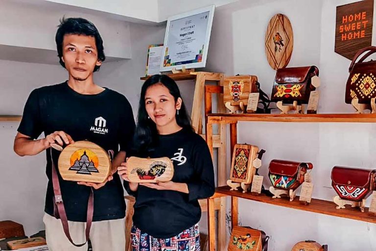 Ikut Lapak Ganjar, Penjualan Tas Kristik Kayu Temanggung Naik 75 Persen