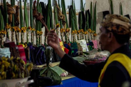 Entas-entas, Jalan Riuh Mengenang Leluhur dan Merayakan Kematian Entas-entas, Jalan Riuh Mengingat Leluhur sekaligus Merayakan Kematian