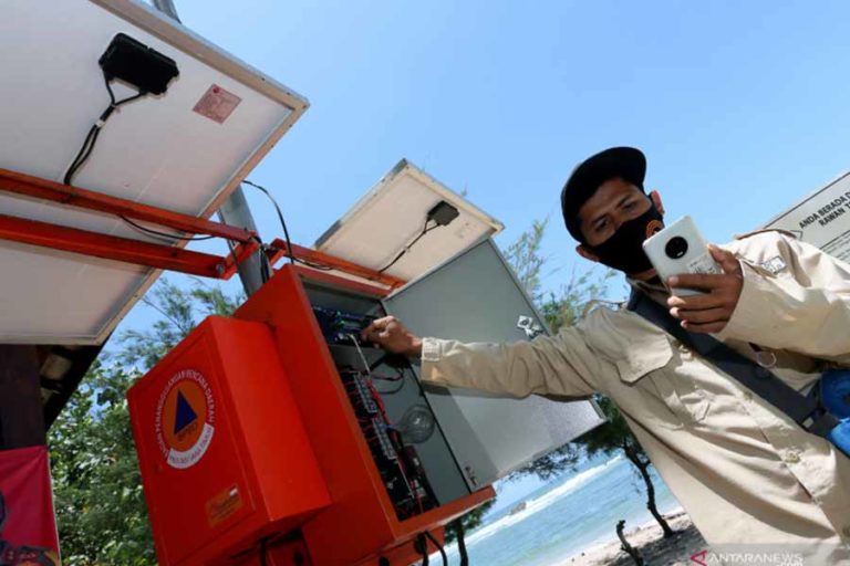 BMKG Pasang Alat Deteksi Dini Tsunami di Manado dan Bitung
