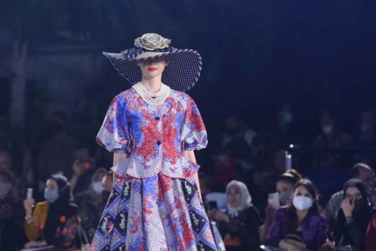 Sukses Parade CJWGG, Gubernur Khofifah: Wujudkan Batik Jatim Go Internasional