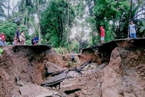 Atasi Jalan Trans Seram yang Terputus, BPBD Lakukan Penanganan Darurat