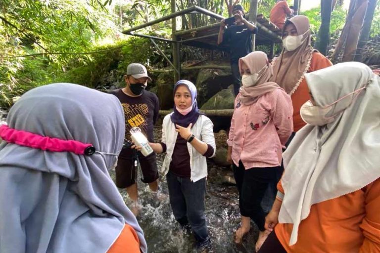 Edukasi Bahaya Plastik, Ecoton Gelar Pameran Di Kaki Gunung Anjasmoro