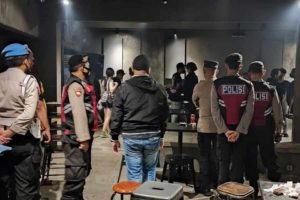 Disiplin Prokes, Tim Pamor Keris Polresta Malang Kota Datangi Tempat Hiburan Malam dan Kafe