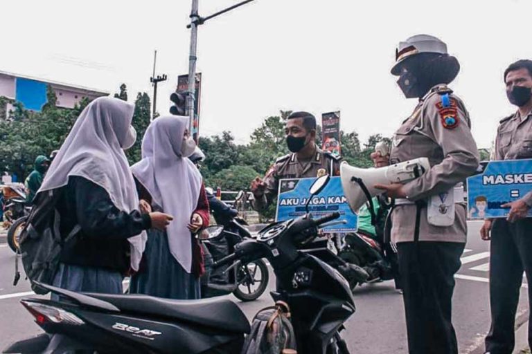 Gelar Operasi Keselamatan Semeru 2022, Polresta Sidoarjo Kampanyekan Prokes Covid-19