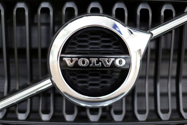 Tak Ingin Ambil Resiko, Volvo Cars Tangguhkan Pengiriman Mobil ke Rusia