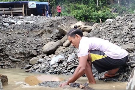 Kepala Suku Kampung Wasirawi Minta Tambang Emas di Wilayahnya bisa Dikelola Masyarakat