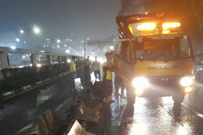 Bina Marga Perbaiki Separator Transjakarta yang Rusak Akibat Demo Mahasiswa
