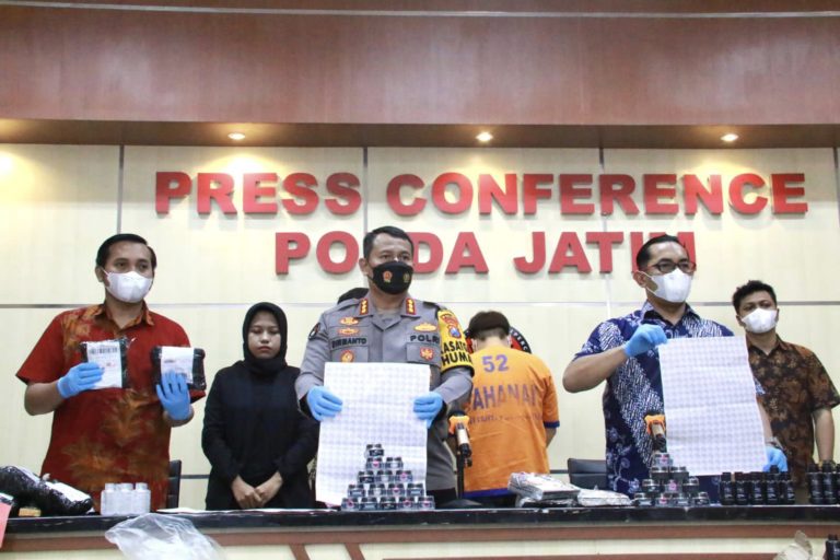 Raup Ratusan Juta Perbulan, Warga Tuban Palsukan Merk Kosmetik KLT