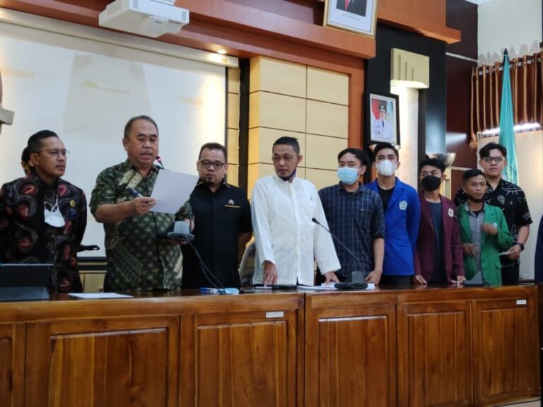 BEM Kalbar Tuntut Anggota DPRD Kalbar Jadi Penyambung Lidah Masalah yang Terjadi di Masyarakat