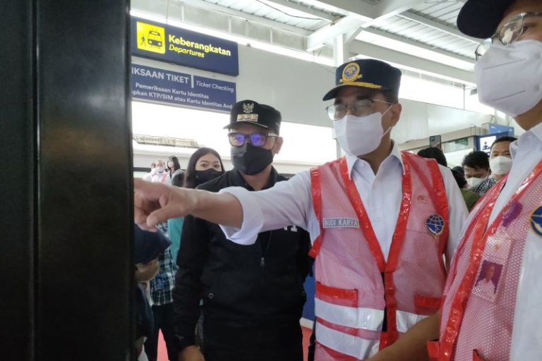 Menteri Perhubungan Jajal Langsung Kereta Api Jalur Ganda Bogor-Sukabumi
