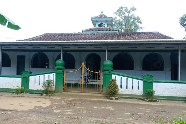 Berdiri Pasca Letusan Gunung Krakatau, Masjid Adzikri Muruy Tetap Kokoh Berdiri