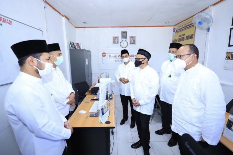 Berdayakan Pondok Pesantren, OJK Resmikan Bank Wakaf Mikro di Aceh