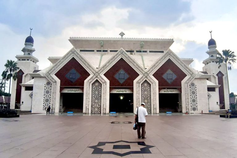 Mengenang Mantan Ibu Negara di Masjid At Tin