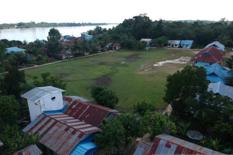 Miliki 600 Rumah, Warga Desa Entabuk di Kalbar Dambakan Listrik untuk Lakukan Aktifitas