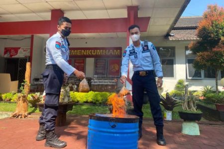 Pil Koplo Dicampur Makanan, Petugas LP Semarang Gagalkan Penyelundupan