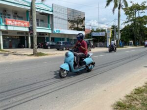 Hidup Lebih Praktis dan Modern, Warga Singkawang Beralih Gunakan Motor Listrik
