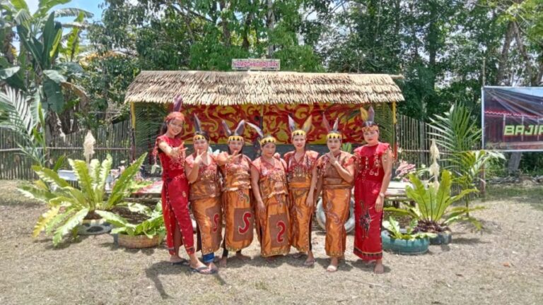 Haturkan Rasa Syukur ke Jubata, Upacara Naik Dango, Ritual Hasil Panen Dayak Kanayatn di Kalbar
