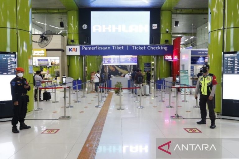 Antisipasi Demo, Stasiun Jatinegara Jadi Solusi Penumpang Kereta Api Hindari Potensi Keterlambatan