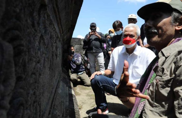 Sambang Candi Penataran di Blitar, Ganjar Disambut Hanoman Cilik