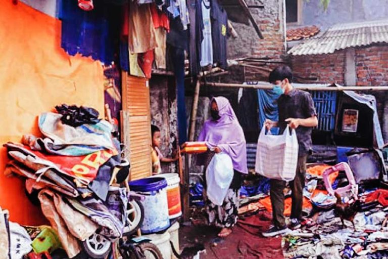 Siti Salamah, Menggapai Asa di Balik Gunung Sampah