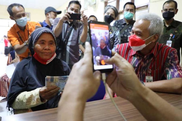 50 Persen BLT Minyak Goreng Kabupaten Pekalongan Tersalurkan