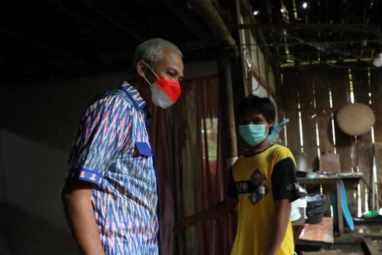 Bedah Rumah Warga Miskin, Cara Ngabuburit Ala Ganjar Pranowo