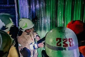 Diduga Karena Petasan, 15 Kios di Cakung Jaktim Terbakar