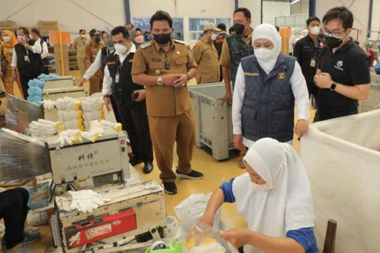Ekonomi Membaik, Gubernur Khofifah Minta Pengusaha Jatim Bayarkan Penuh THR Pekerja