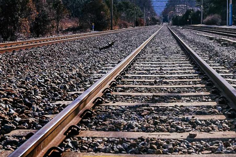 Ngabuburit di Perlintasan Rel Kereta Api Terancam Denda Rp 15 Juta atau Penjara 3 Bulan