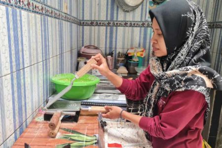 Terus Berkembang, Pengusaha Kue Kering Temanggung Bisa Bayar Sekolah Anak