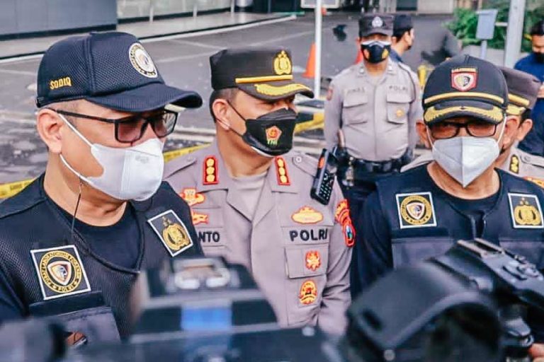 Tim Labfor Polda Jatim Lakukan Olah TKP Kebakaran Tunjungan Plaza 5 Surabaya