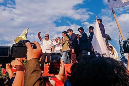 Tanggapi Demo Mahasiswa, Ketua DPRD Jatim Janji Kirim Tuntutan ke Pusat Malam Ini
