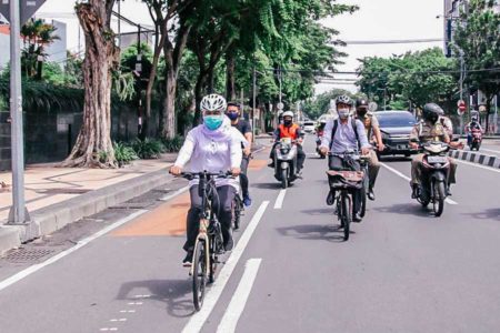 Tetap Bugar Saat Puasa ala Gubernur Khofifah, Bersepeda dan Asupan Nutrisi Seimbang