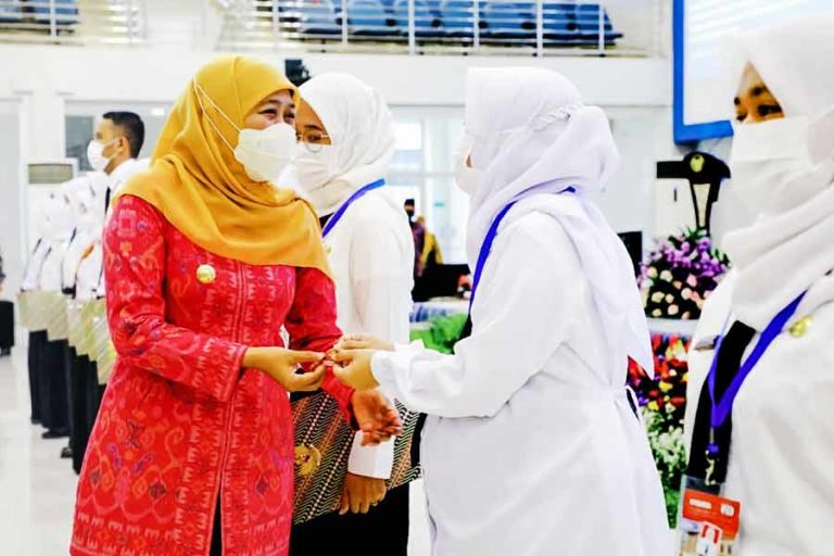 Gubernur Khofifah Minta ASN Miliki Loyalitas pada NKRI dan Berprinsip Melayani