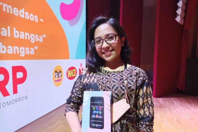 Luncurkan Buku ke-6, Nilam Zubir Ajak Pembaca Cerdas Bermedia Sosial