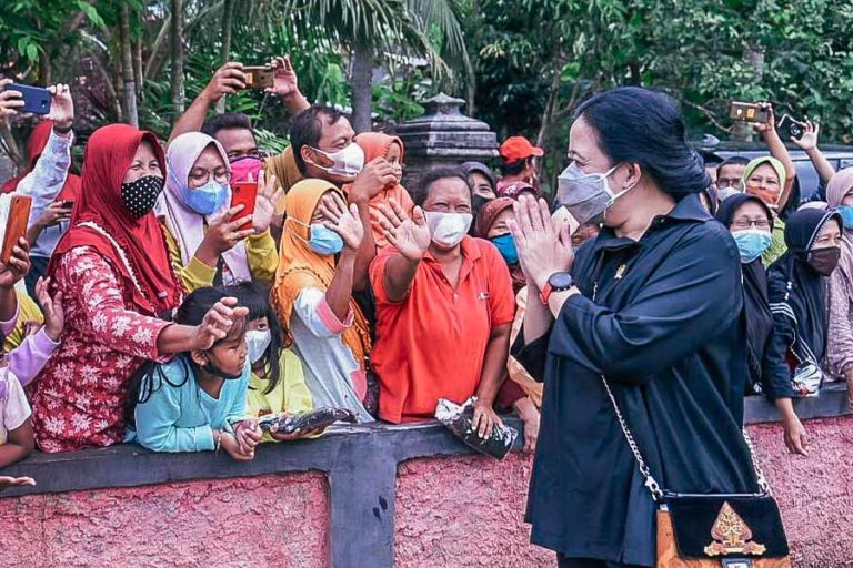 Resmikan Sambungan Air Bersih, Warga Gendayakan Doakan Puan Menjadi Presiden
