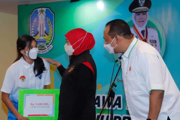 Gubernur Khofifah Lepas Kontingen Jatim Berlaga di SEA Games XXXI Vietnam