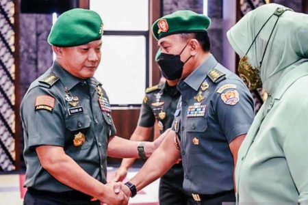 24 Perwira Tinggi TNI AD Naik Pangkat, Satu Di Antaranya Resmi Bintang 3
