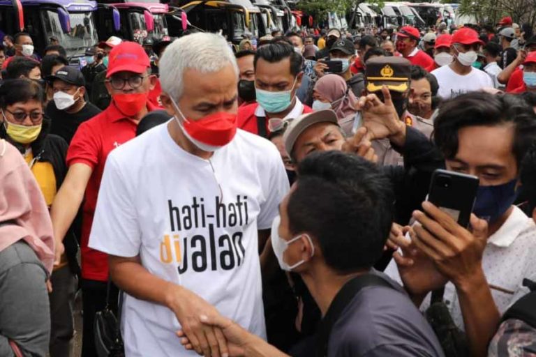 Pesan Ganjar pada Pemudik: Sampai Kampung Borong Produk Tetangga!