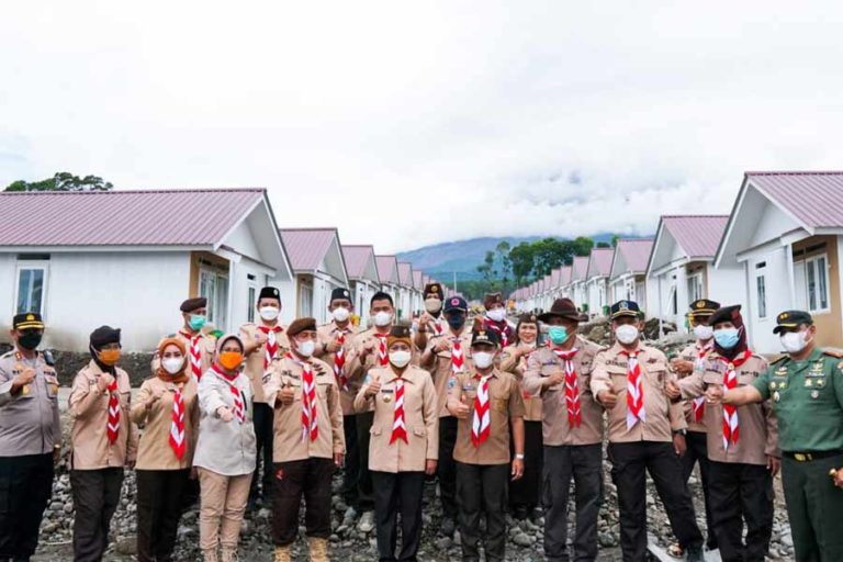 Pramuka se-Jatim Lanjutkan Pembangunan Huntara Tahap II untuk Penyintas Semeru