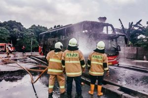 Tak Ada Korban, Bus Terbakar di Terminal Pulo Gebang berhasil Dipadamkan