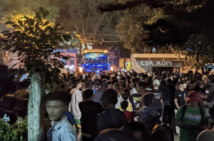 Ratusan Suporter Tonton Timnas Latihan di Bandung, Para Pemain Termotivasi